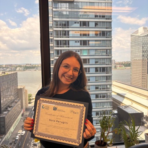 Giulia con il diploma di New York