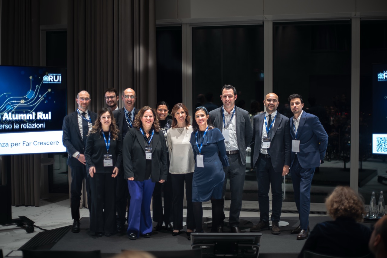 Parte del vecchio e del nuovo consiglio direttivo Alumni