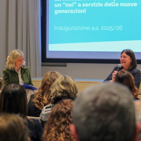 Il rettore Beccalli sul palco con la direttrice Sartea